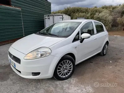 Usata Fiat Grande Punto Dynamic 75 CV (55 kW) 2008 Bianco Utilitaria