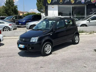 Usata Fiat Panda 4x4 Climbing 75 CV (55 kW) 2011 Nero Utilitaria