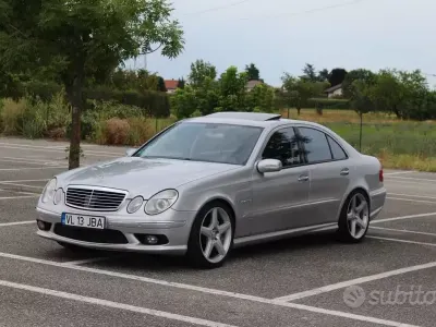 Usata Mercedes E55 AMG AMG 476 CV (350 kW) 2002 Grigio Berlina