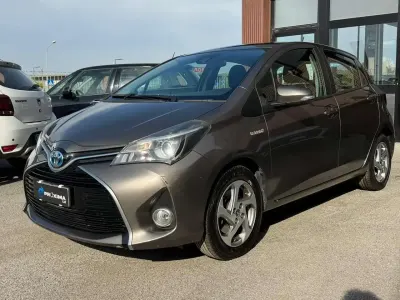 Usata Toyota Yaris Hybrid Active 101 CV (74 kW) 2016 Bronzo Berlina