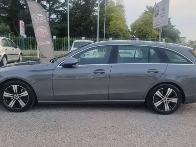 Usata Mercedes C200 Advanced 163 CV (119 kW) 2025 Nero Station wagon