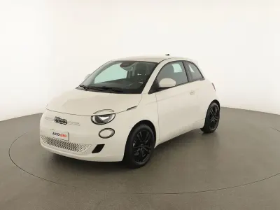 Usata Fiat 500e Passion 86 kW (118 CV) 2021 Bianco Berlina