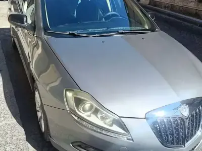 Usata Lancia Delta 120 CV (88 kW) 2009 Grigio Utilitaria