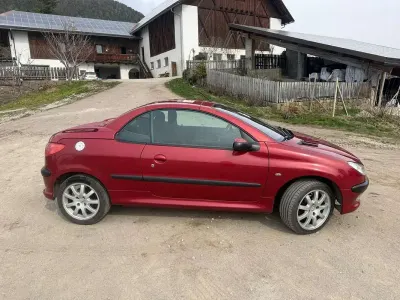 Usata Peugeot 206 CC 109 CV (80 kW) 2002 Rosso Cabrio