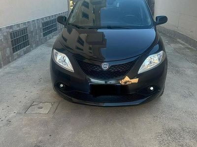 Usata Lancia Ypsilon 69 CV (50 kW) 2018 Nero Utilitaria