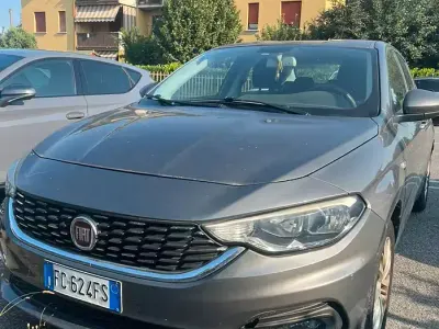 Usata Fiat Tipo Opening Edition 120 CV (88 kW) 2015 Grigio Berlina