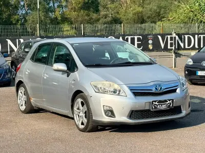 Usata Toyota Auris Hybrid Executive 99 CV (72 kW) 2011 Grigio Berlina