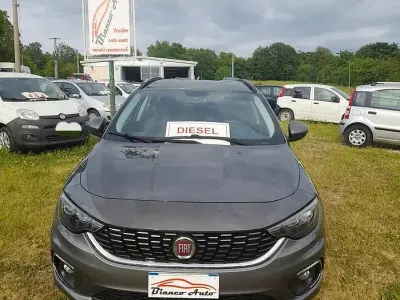 Usado Fiat Tipo Lounge 120 CV (88 kW) 2018 Gris Familiar