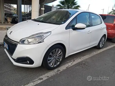 Usata Peugeot 208 Allure 82 CV (60 kW) 2017 Bianco Utilitaria