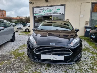 Begagnad Ford Fiesta 75 HK (55 kW) 2017 Svart Halvkombi