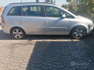 Usata Opel Zafira 2006 Monovolume