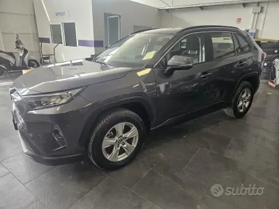 Second-hand Toyota RAV4 Hybrid 218 CP (160 kW) 2020 Gri SUV