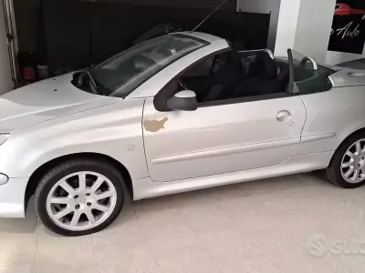 Usata Peugeot 206 CC 109 CV (80 kW) 2007 Grigio Cabrio