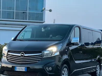 Usata Opel Vivaro-e Combi 121 CV (88 kW) 2019 Nero Monovolume