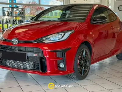 Usata Toyota Yaris 261 CV (191 kW) 2024 Rosso Utilitaria