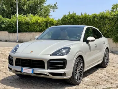 Usata Porsche Cayenne 460 CV (338 kW) 2022 Cashmere beige SUV