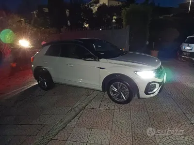 Usata VW T-Roc 116 CV (85 kW) 2024 Grigio SUV