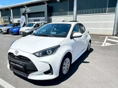 Second-hand Toyota Yaris Hybrid Active 116 CP (85 kW) 2025 Alb Berlinǎ