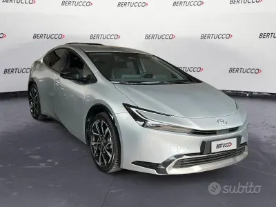 Usata Toyota Prius Lounge 223 CV (164 kW) 2023 Argento Utilitaria