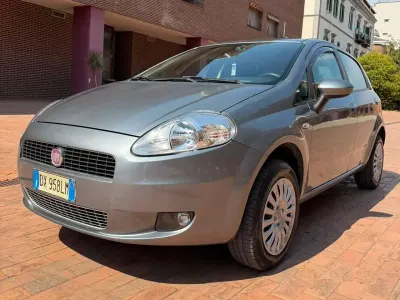 Usata Fiat Grande Punto Dynamic 77 CV (56 kW) 2009 Argento Utilitaria