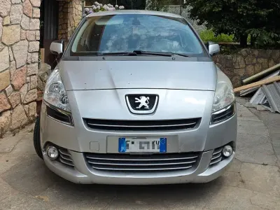 Usata Peugeot 5008 2012 Grigio Monovolume