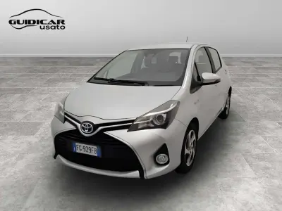 Usata Toyota Yaris Hybrid Active 101 CV (74 kW) 2016 Argento Berlina