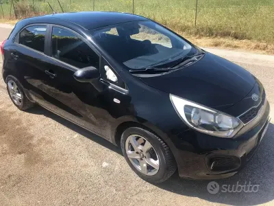 Käytetty Kia Rio EX 90 HP (66 kW) 2012 Musta Sedan