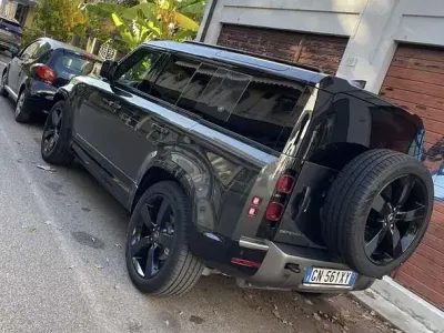Usata Land Rover Defender SE Dynamic 249 CV (183 kW) 2023 Arancione SUV