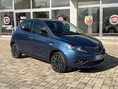 Usata Lancia Ypsilon Gold 69 CV (50 kW) 2023 Blu/azzurro Utilitaria