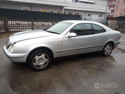 Usata Mercedes CLK200 258 CV (189 kW) 1999 Grigio Coupé