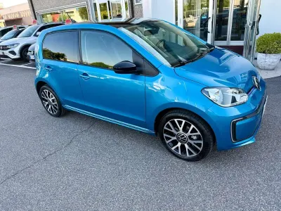 Usata VW e-up! 61 kW (83 CV) 2021 Blu/azzurro Utilitaria