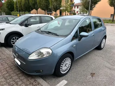 Usata Fiat Grande Punto 77 CV (56 kW) 2010 Grigio Utilitaria