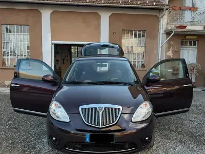 Usata Lancia Ypsilon 60 CV (44 kW) 2010 Viola Utilitaria