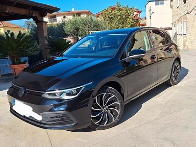 Usata VW Golf VII 110 CV (80 kW) 2021 Nero Utilitaria