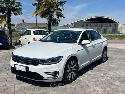Usata VW Passat GTE 156 CV (114 kW) 2017 Bianco Berlina