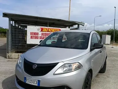 Usata Lancia Ypsilon 69 CV (50 kW) 2018 Grigio Utilitaria