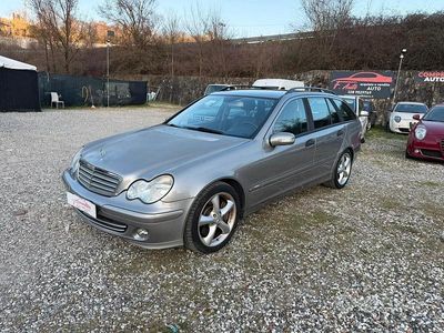 Usata Mercedes C220 Avantgarde 150 CV (110 kW) 2005 Grigio Station wagon
