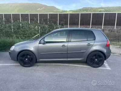 Usata VW Golf VI United 105 CV (77 kW) 2008 Grigio Utilitaria
