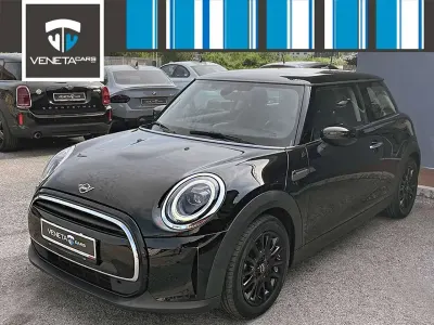 Usata Mini ONE Essential 102 CV (75 kW) 2022 Midnight Utilitaria