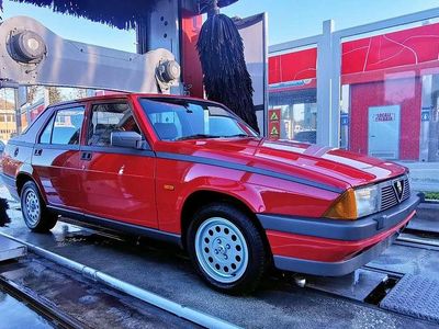 Usata Alfa Romeo 75 128 CV (94 kW) 1986 Rosso Berlina