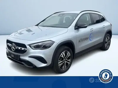 Uusi Mercedes GLA200 Advanced 150 HP (110 kW) 2026 Harmaa Katumaasturi