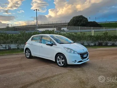 Occasion Peugeot 208 Allure 92 PK (67 kW) 2015 Wit Hatchback