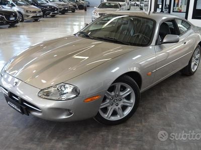 Usata Jaguar XK8 286 CV (210 kW) 1998 Grigio Coupé