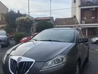 Usata Lancia Delta 120 CV (88 kW) 2008 Grigio Utilitaria