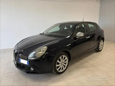 Usata Alfa Romeo Giulietta Super 120 CV (88 kW) 2018 Bluazzurro Utilitaria