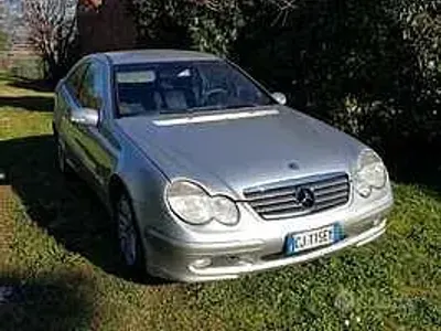 Usata Mercedes 220 143 CV (105 kW) 2003 Grigio Berlina