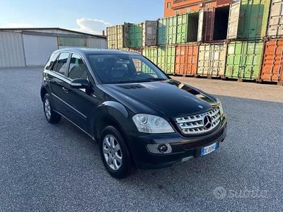 Usata Mercedes ML320 224 CV (164 kW) 2006 Nero SUV