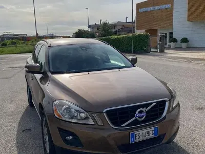 Usata Volvo XC60 175 CV (128 kW) 2010 Marrone SUV