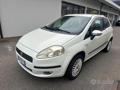Usata 2009 Fiat Grande Punto Dynamic Utilitaria | 2800 € (Buon prezzo)