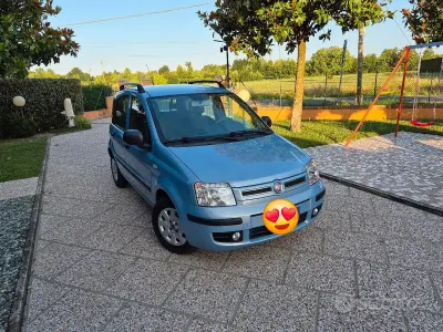 Usata Fiat Panda Emotion 69 CV (50 kW) 2005 Bluazzurro Utilitaria